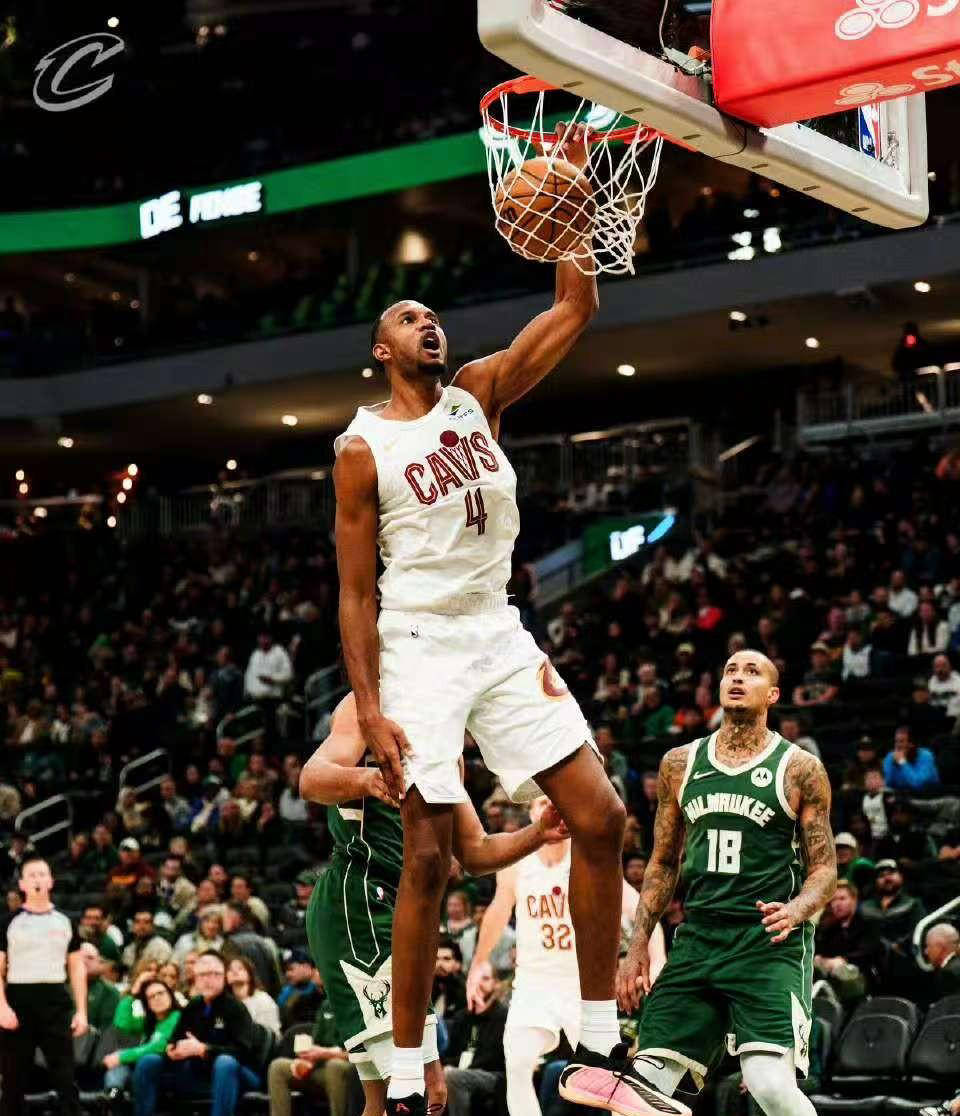 jiuyou-密尔沃基雄鹿主教练